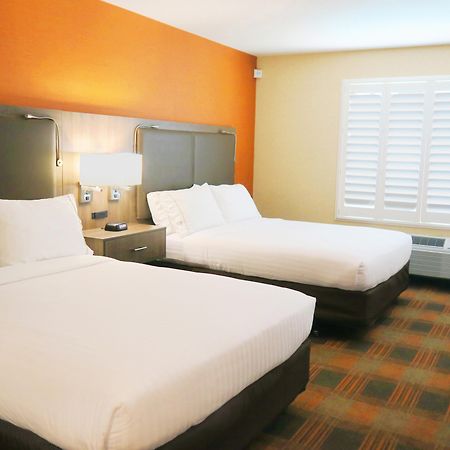 Holiday Inn Express & Suites Elk Grove Central - Hwy 99 By Ihg Buitenkant foto