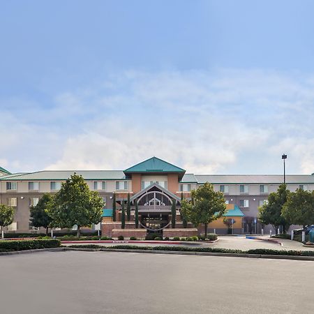 Holiday Inn Express & Suites Elk Grove Central - Hwy 99 By Ihg Buitenkant foto