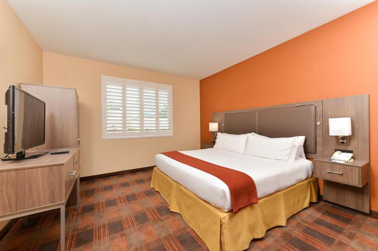 Holiday Inn Express & Suites Elk Grove Central - Hwy 99 By Ihg Buitenkant foto