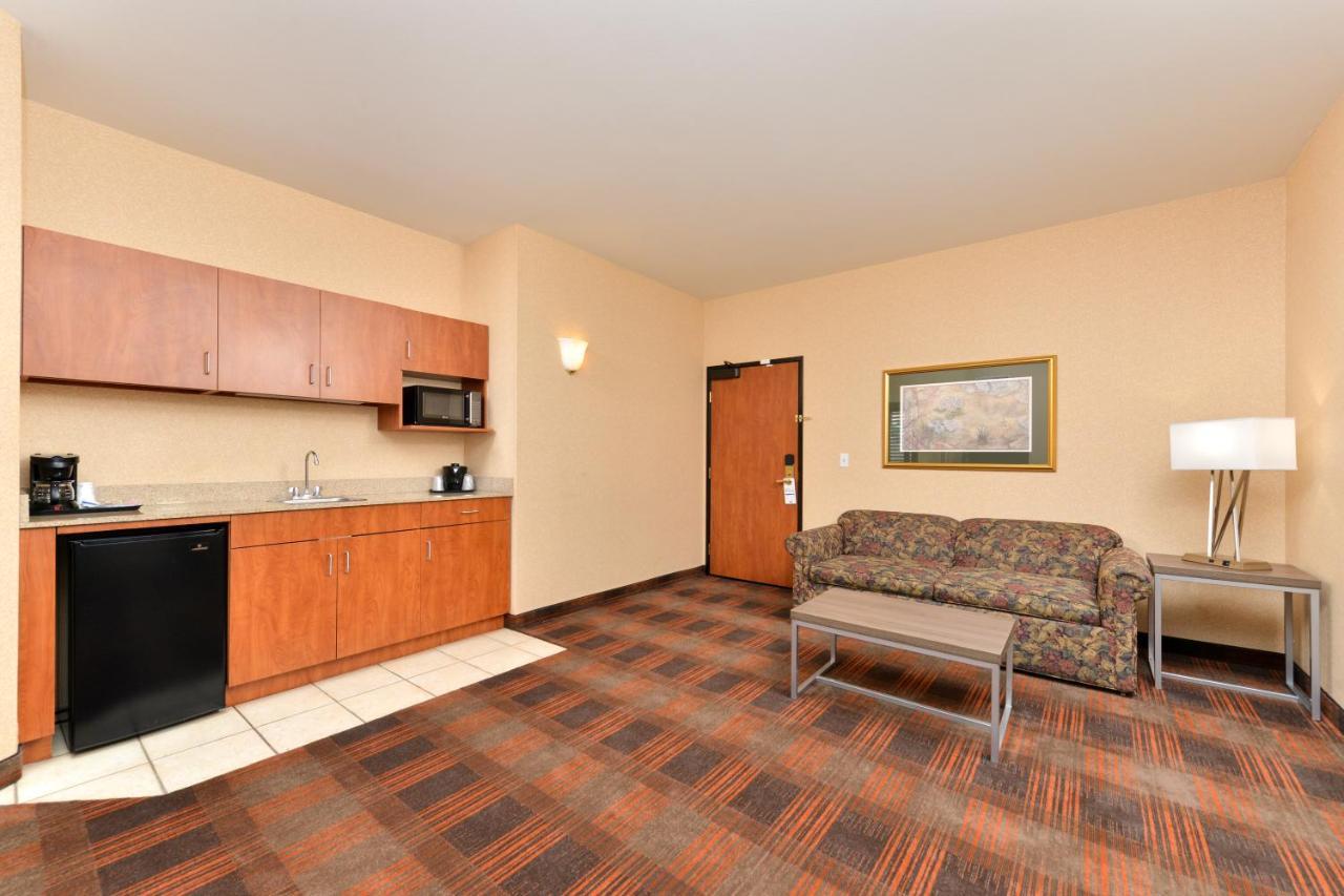 Holiday Inn Express & Suites Elk Grove Central - Hwy 99 By Ihg Buitenkant foto