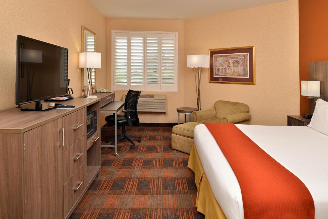 Holiday Inn Express & Suites Elk Grove Central - Hwy 99 By Ihg Buitenkant foto