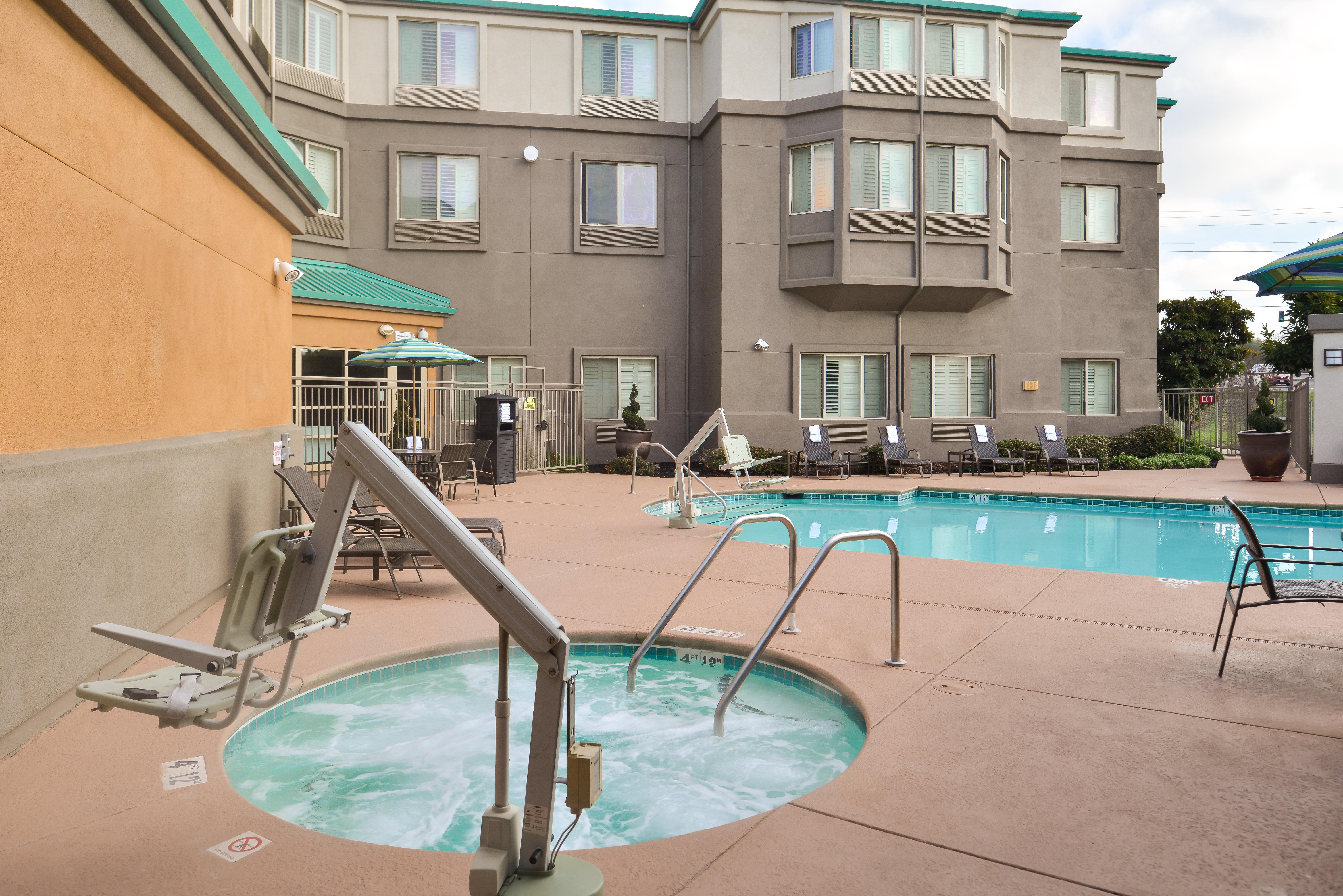 Holiday Inn Express & Suites Elk Grove Central - Hwy 99 By Ihg Buitenkant foto